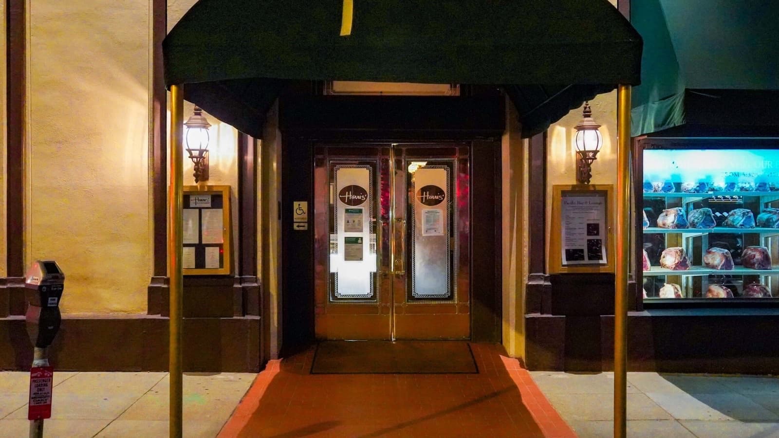 The dining room at Harris' Restaurant