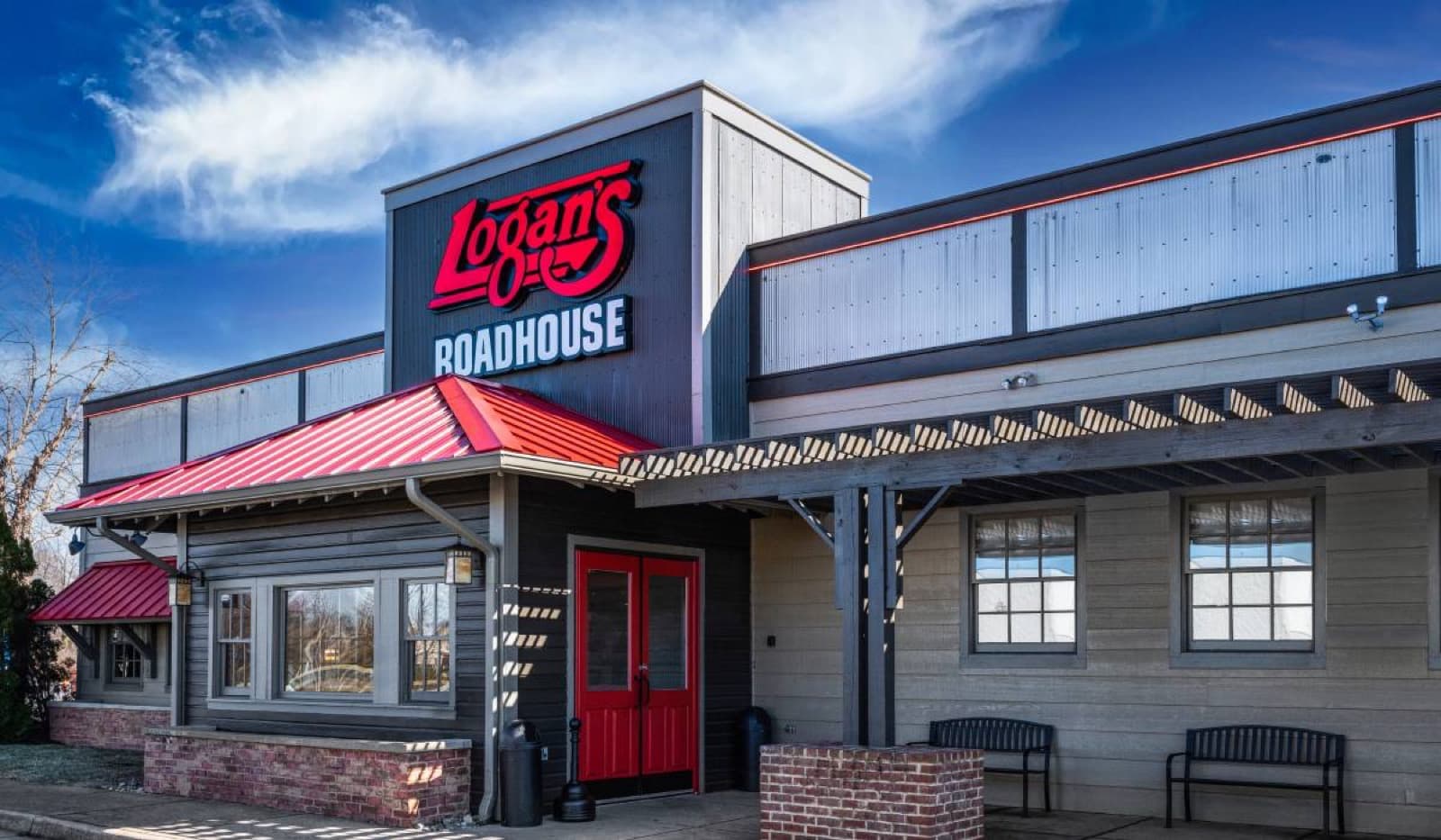 The exterior of Logan's Roadhouse