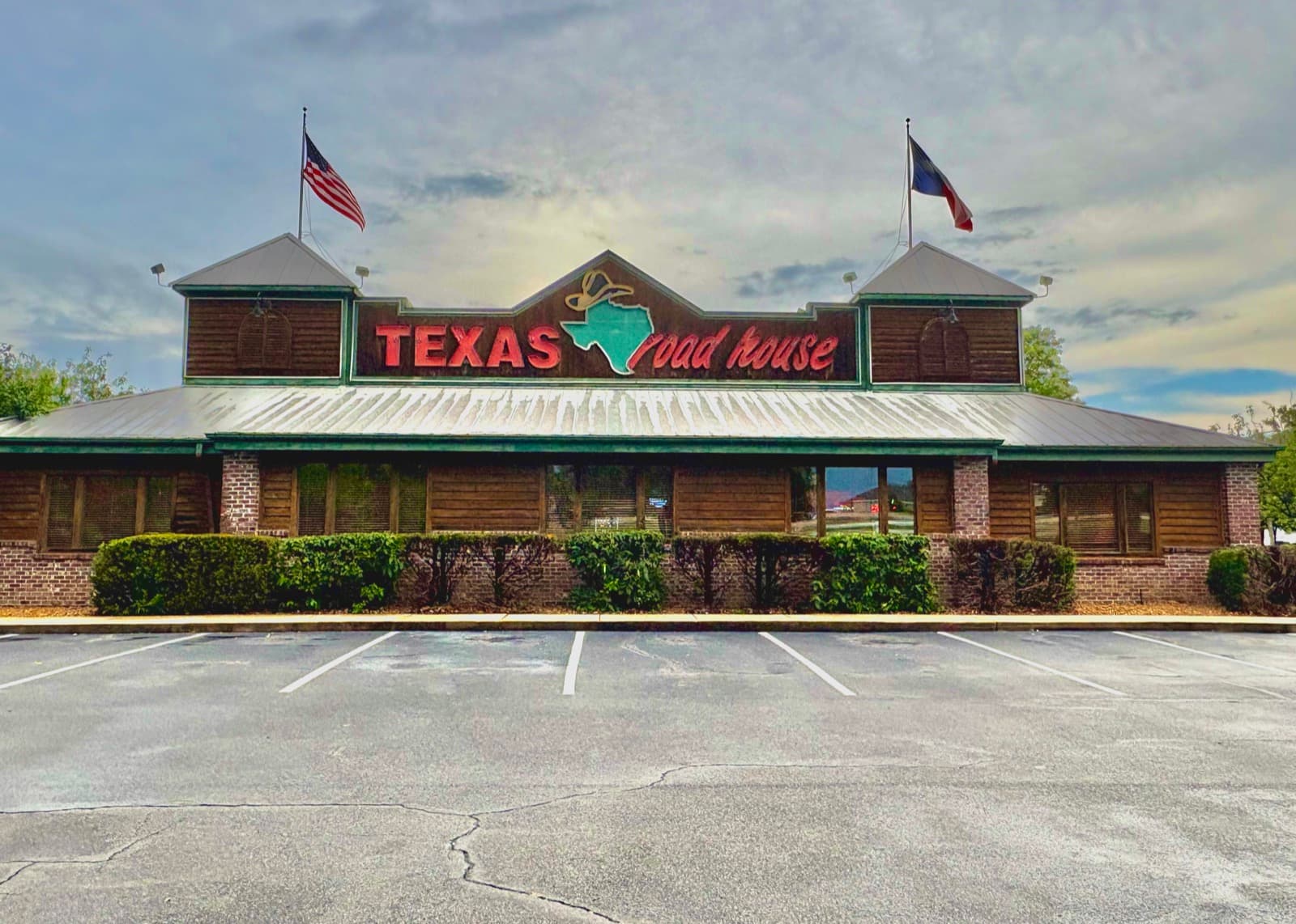 The exterior of Texas Roadhouse